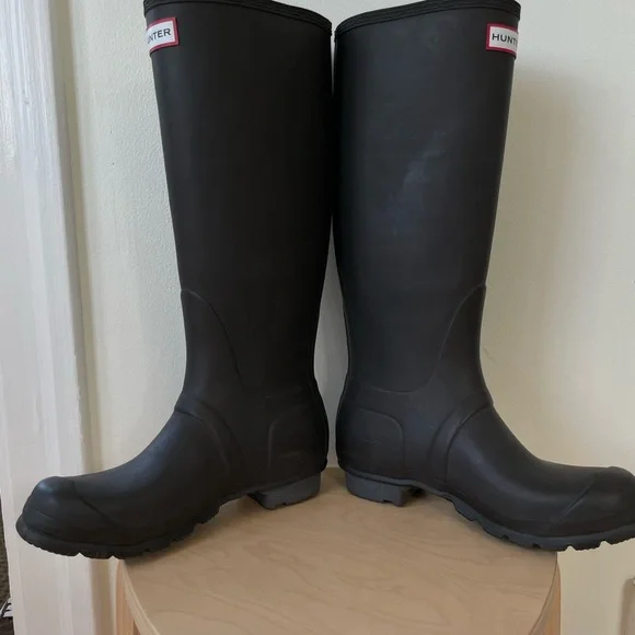 SOLD Hunter Rain Boots - Picture 6 of 9